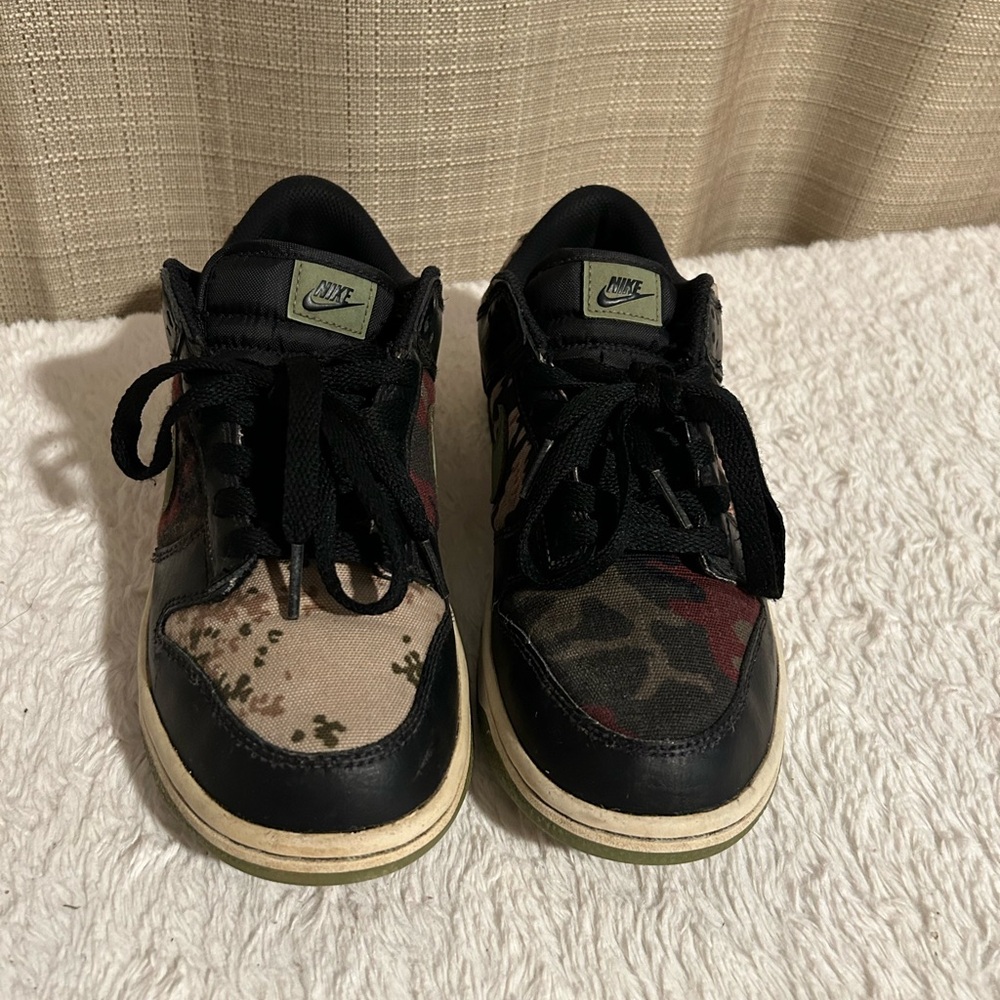 NIKE DUNK LOW SE